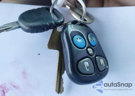 2001 GMC Sierra 1500 Sl z USA, uszkodzony, nr VIN 2GTEC19V211361155